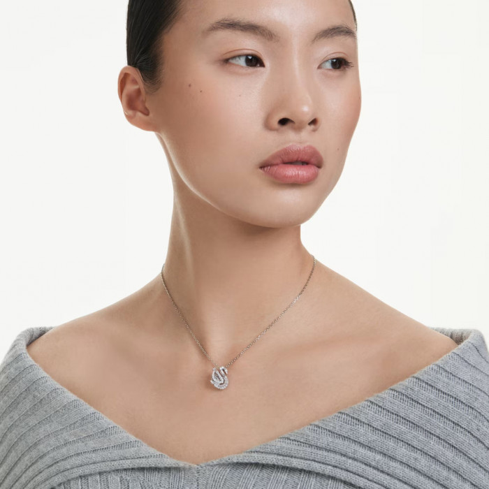 Колье с подвеской Swan Swarovski