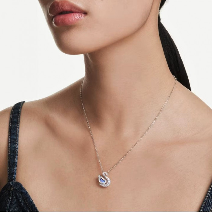Колье с подвеской Swan Swarovski