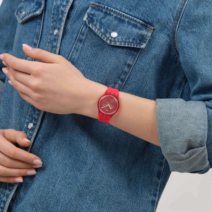 SWATCH LOVE IN SCARLET